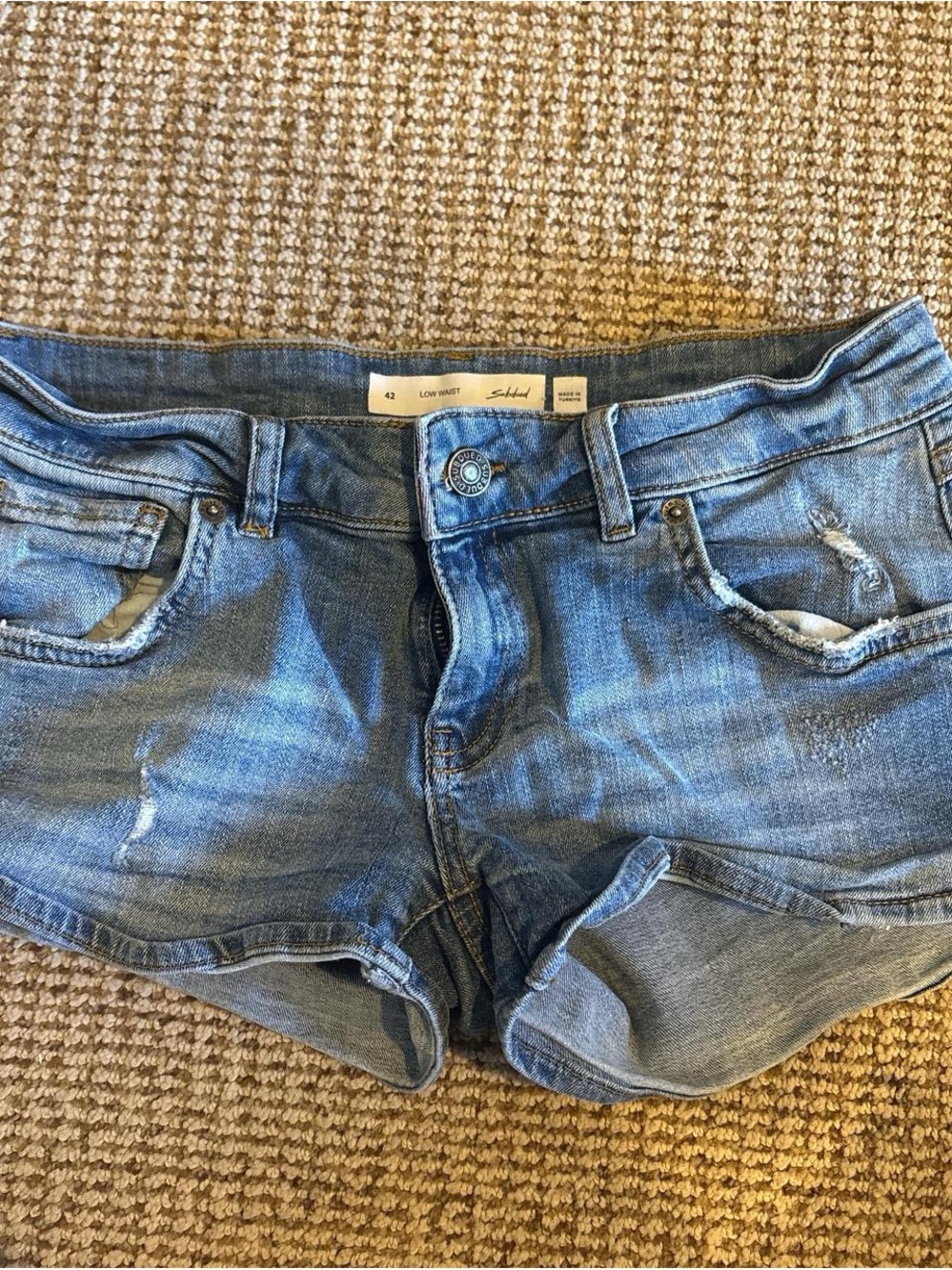 Low-Rise Distressed Women's Denim Short - Light Blue